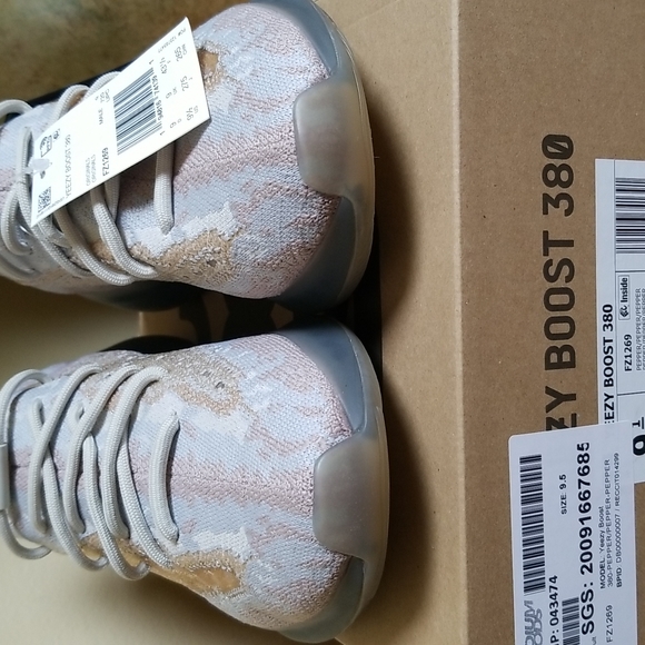 NWT Adidas Yeezy Boost 380 Pepper - SZ 9.5 - Picture 4 of 16